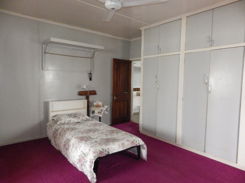 73 Bowen Street, Roma QLD 4455