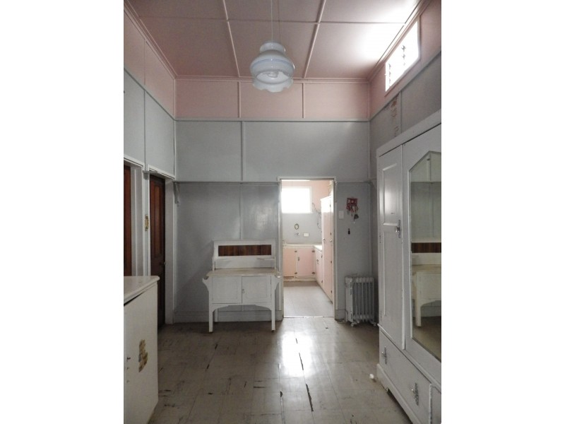 73 Bowen Street, Roma QLD 4455