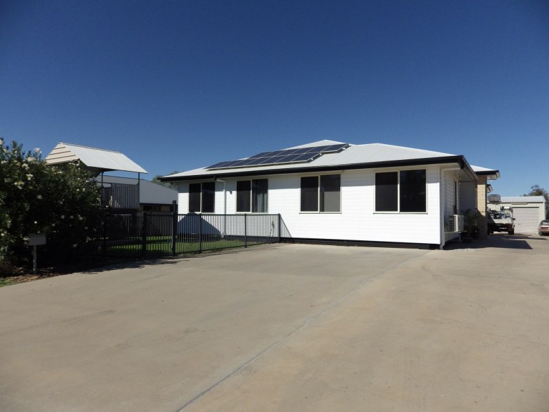 8 Beetson Drive, Roma QLD 4455