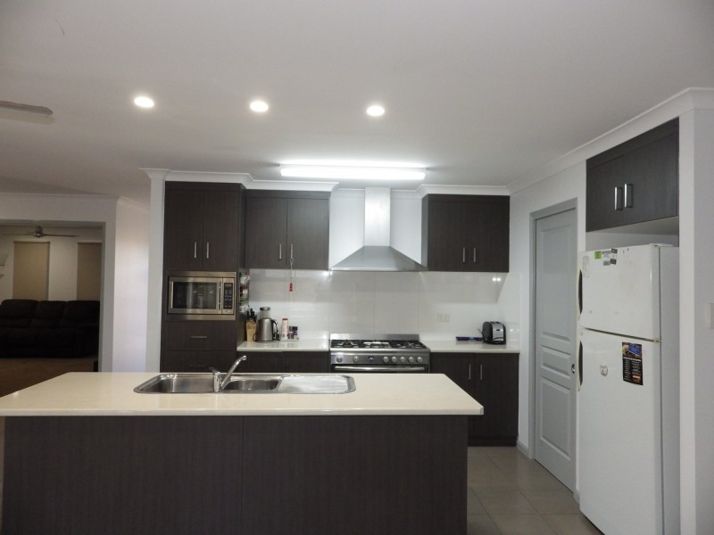 8 Beetson Drive, Roma QLD 4455