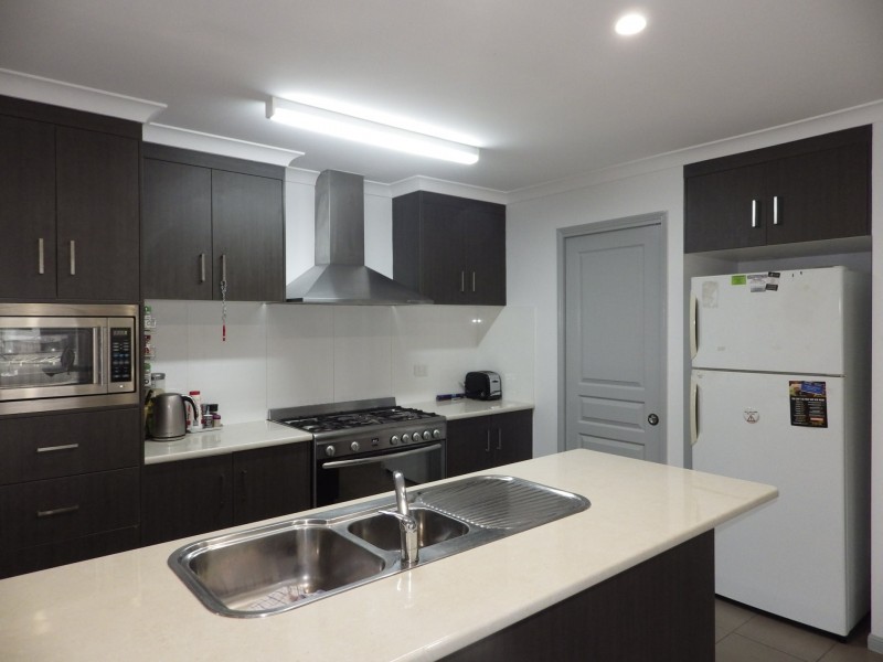 8 Beetson Drive, Roma QLD 4455