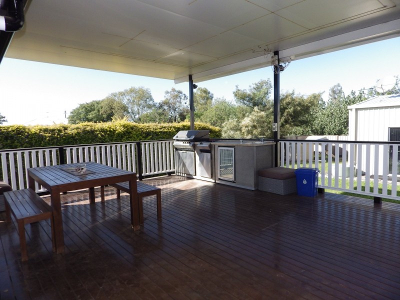 8 Beetson Drive, Roma QLD 4455