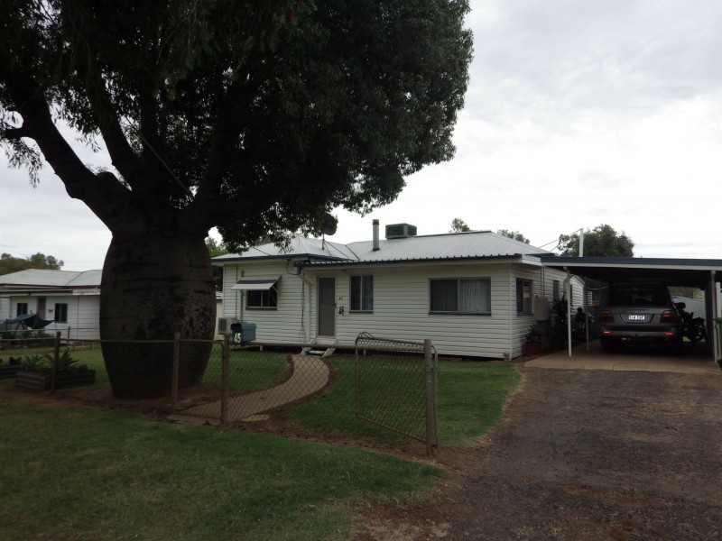 45 Robert Street, Surat QLD 4417