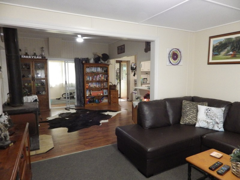 45 Robert Street, Surat QLD 4417