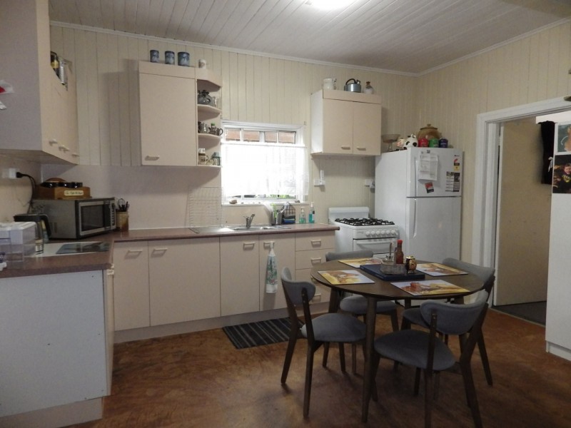 45 Robert Street, Surat QLD 4417