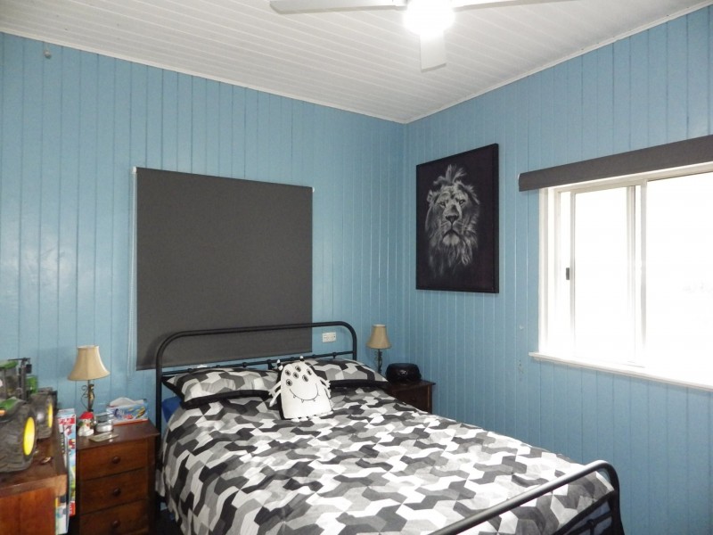 45 Robert Street, Surat QLD 4417