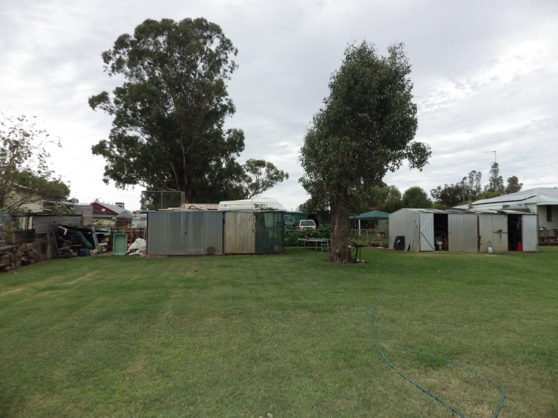 45 Robert Street, Surat QLD 4417