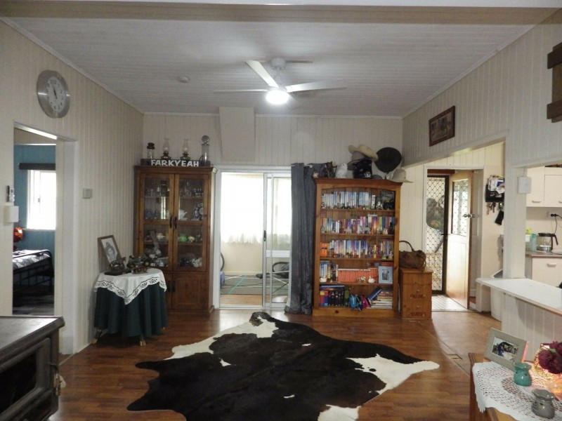 45 Robert Street, Surat QLD 4417