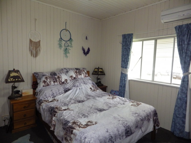 45 Robert Street, Surat QLD 4417
