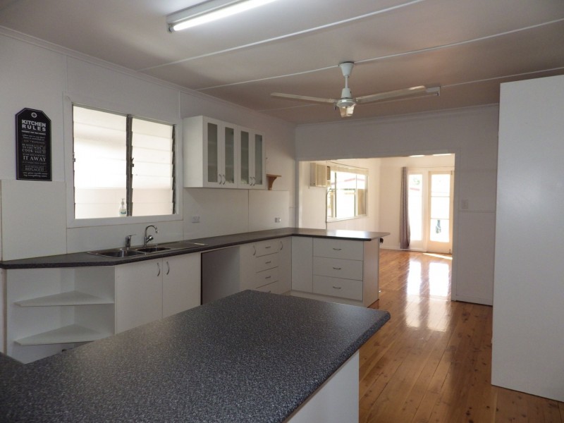 37 Taylor Street, Roma QLD 4455