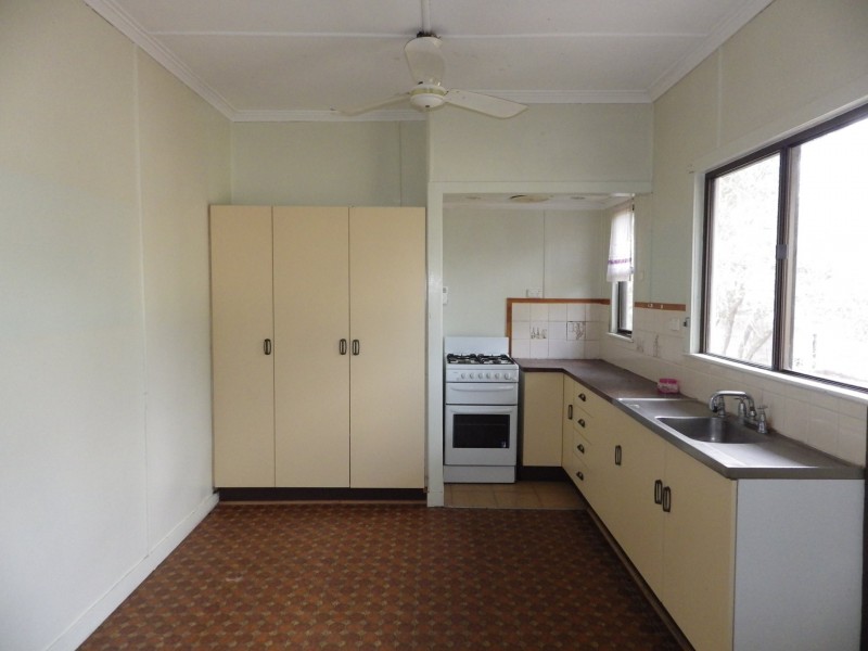 8 Crawford Street, Roma QLD 4455