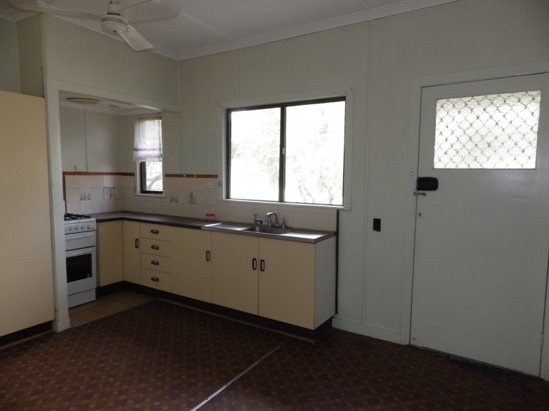 8 Crawford Street, Roma QLD 4455