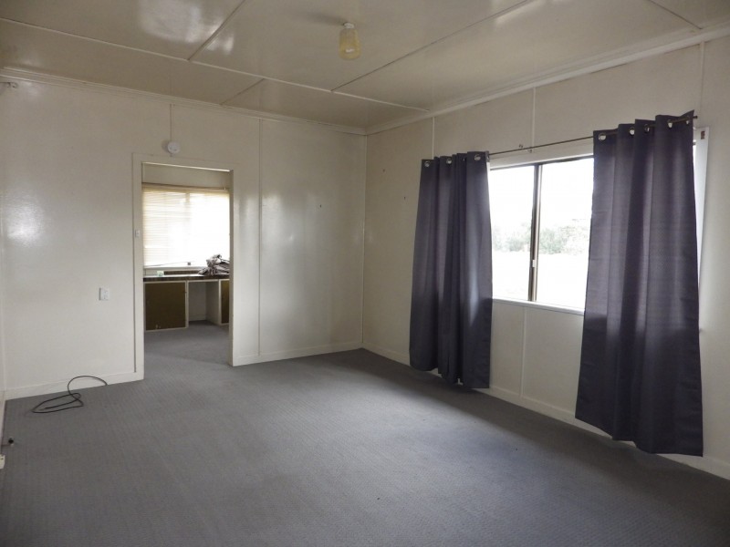 8 Crawford Street, Roma QLD 4455