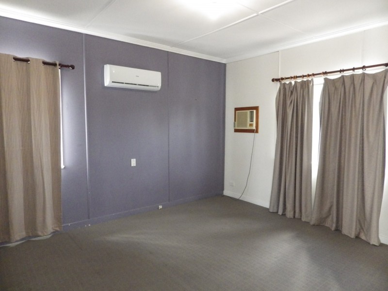 8 Crawford Street, Roma QLD 4455