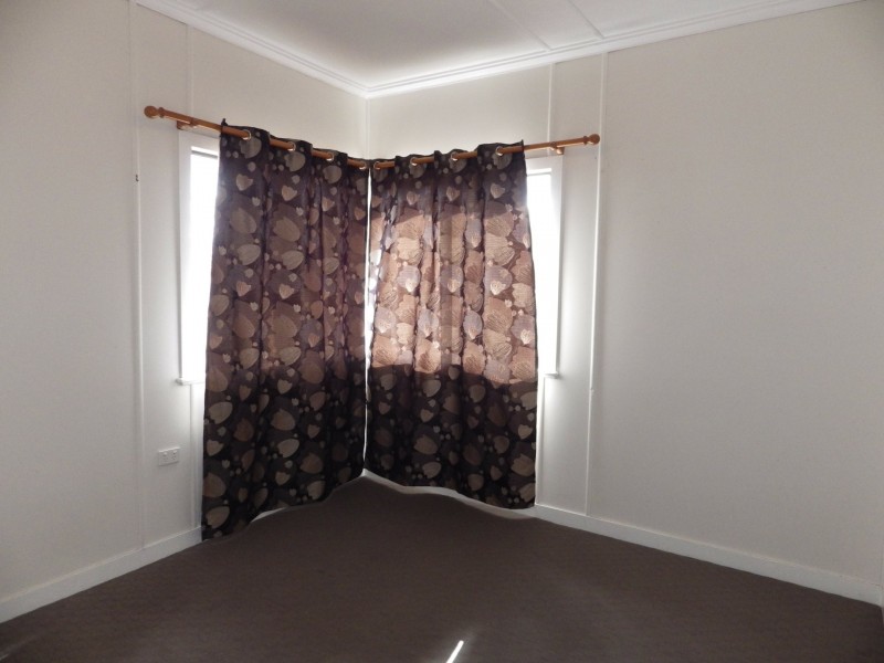 8 Crawford Street, Roma QLD 4455