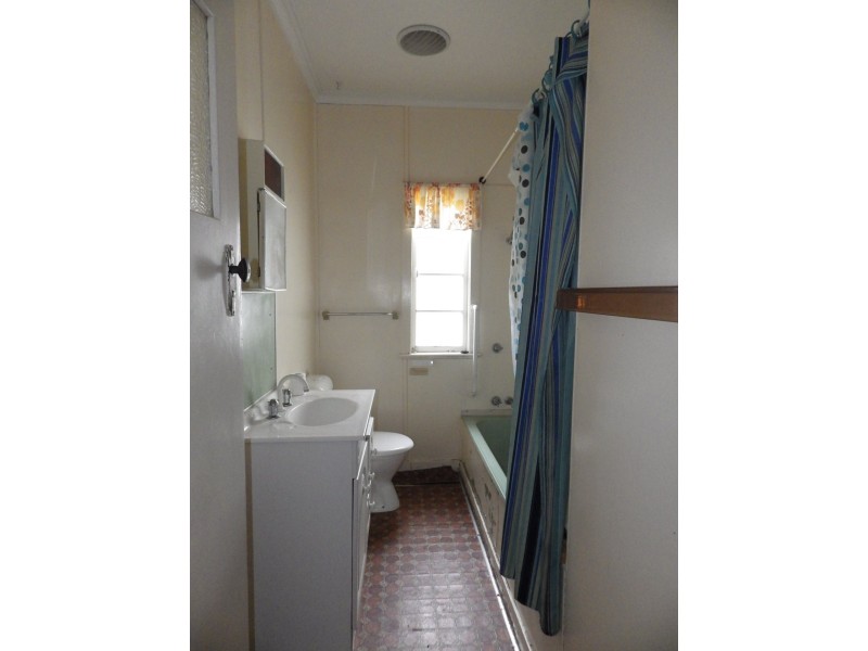 8 Crawford Street, Roma QLD 4455