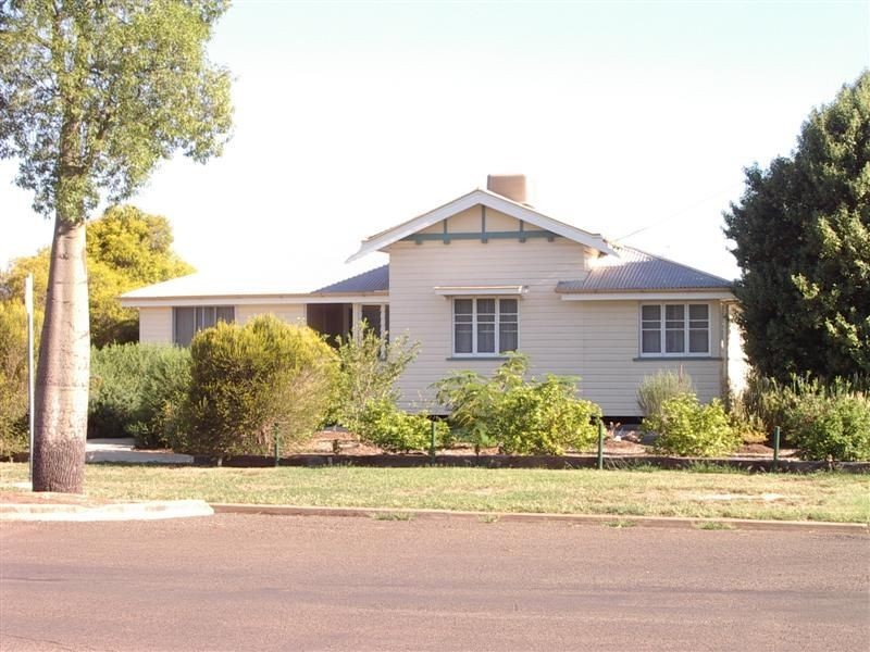 24 McDowall Street, Roma QLD 4455