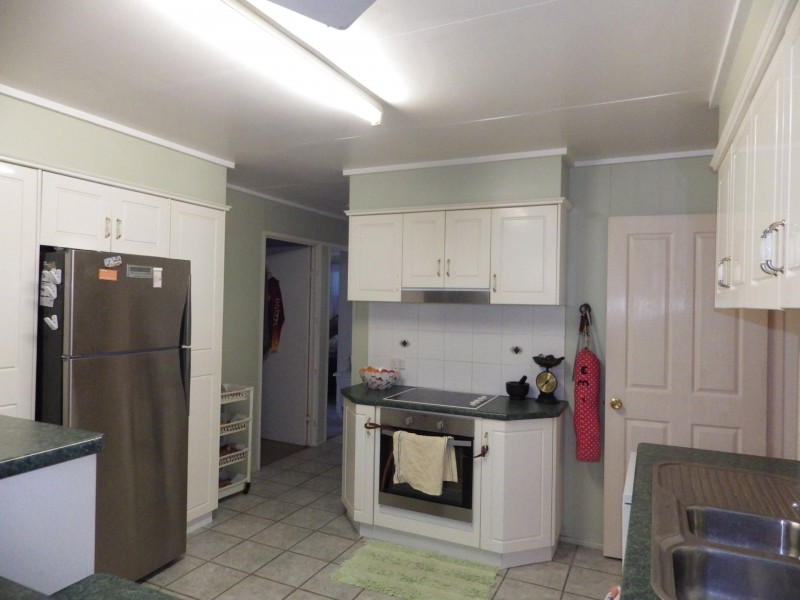 14 Lewis Street, Roma QLD 4455