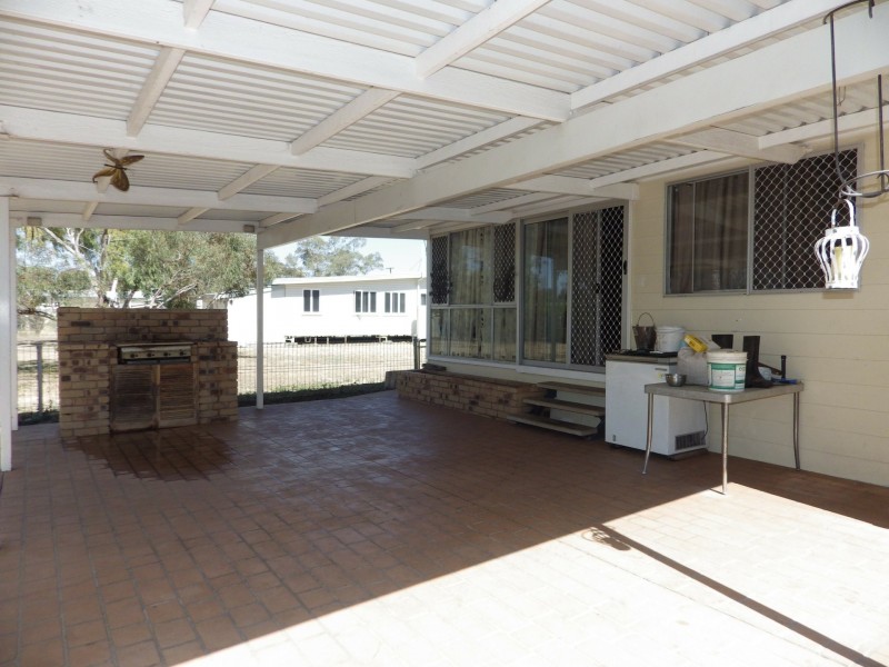 14 Lewis Street, Roma QLD 4455