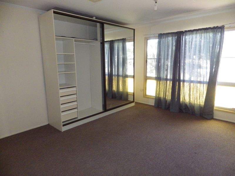 15 Lewis Street, Roma QLD 4455