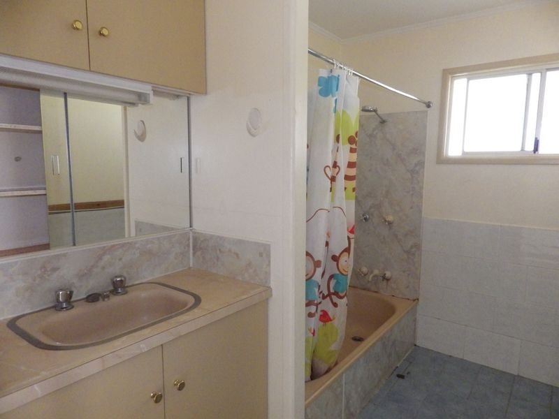 15 Lewis Street, Roma QLD 4455