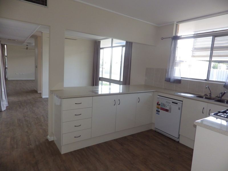 2 Nightingale Street, Roma QLD 4455