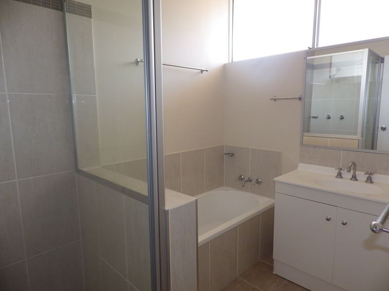 2 Nightingale Street, Roma QLD 4455