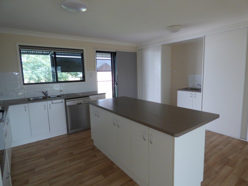 33 Robusta Drive, Roma QLD 4455