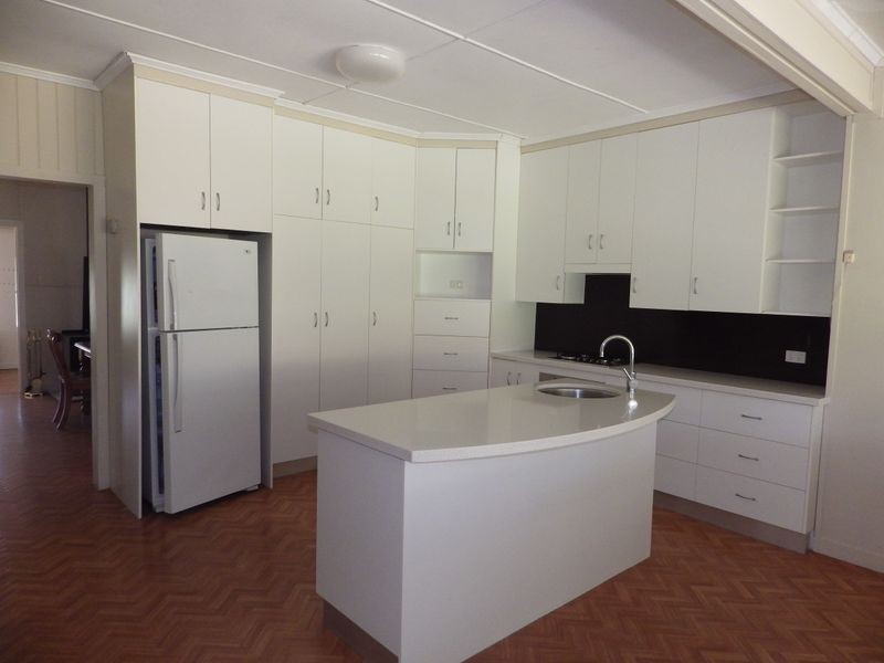 64 Roslyn Drive, Roma QLD 4455