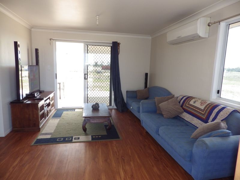 1 Swans Road, Wallumbilla QLD 4428