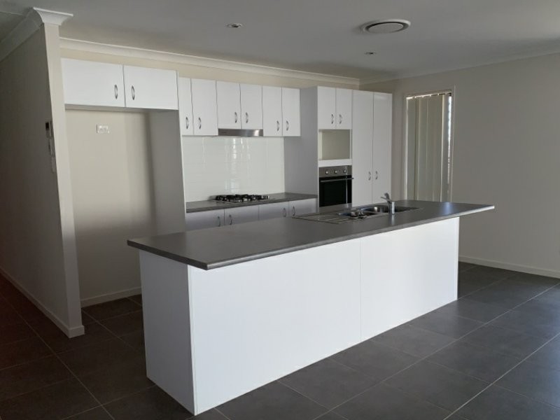 8 Dobel Way, Roma QLD 4455