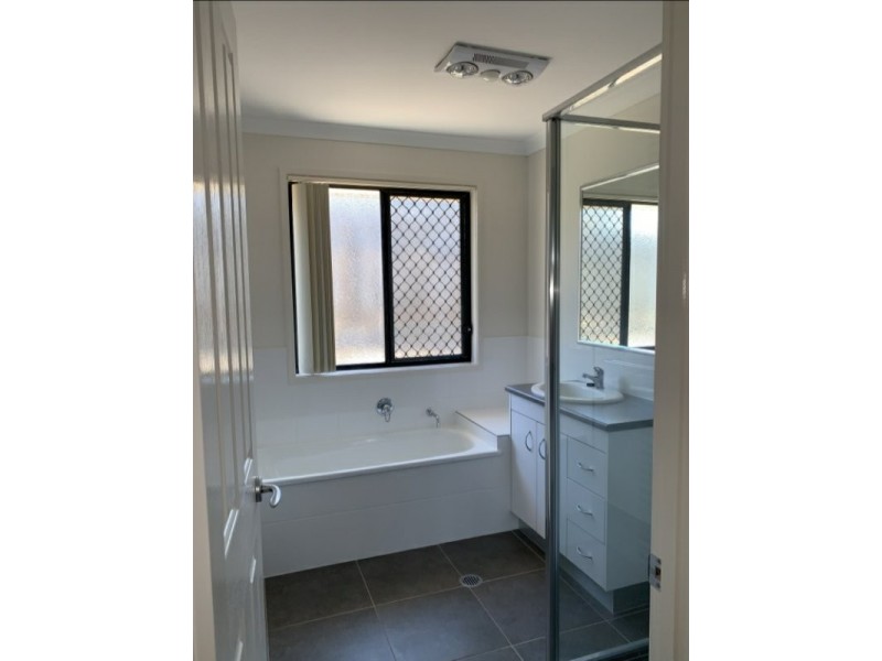 8 Dobel Way, Roma QLD 4455