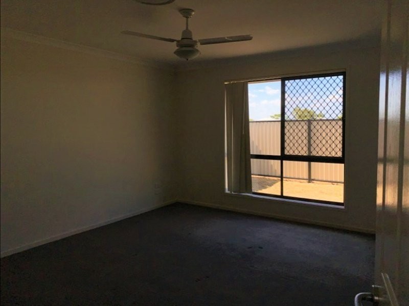 8 Dobel Way, Roma QLD 4455