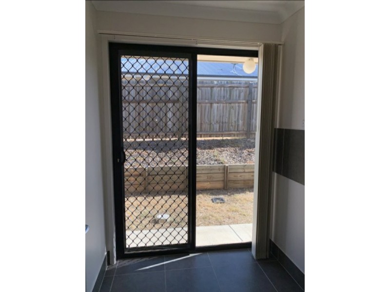 8 Dobel Way, Roma QLD 4455