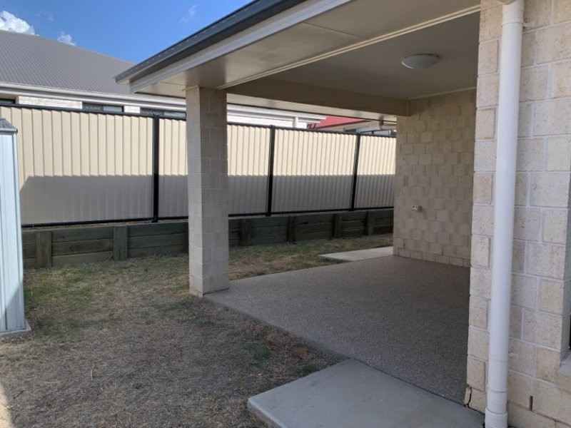 8 Dobel Way, Roma QLD 4455