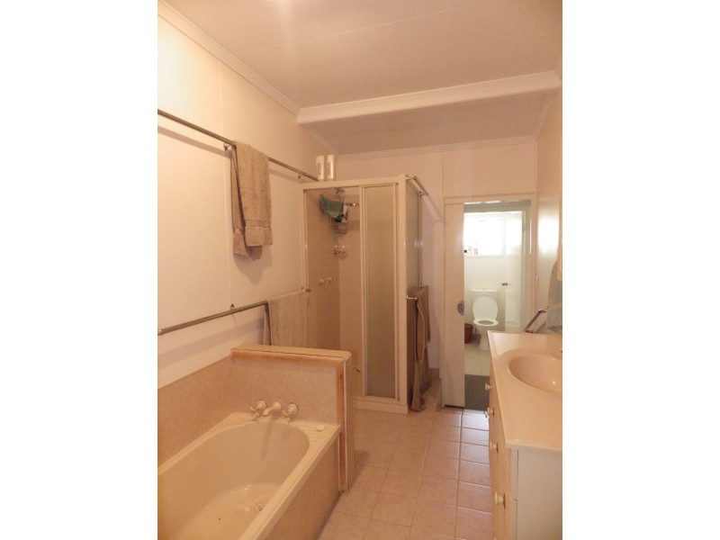 60 Russell Street, Wallumbilla QLD 4428