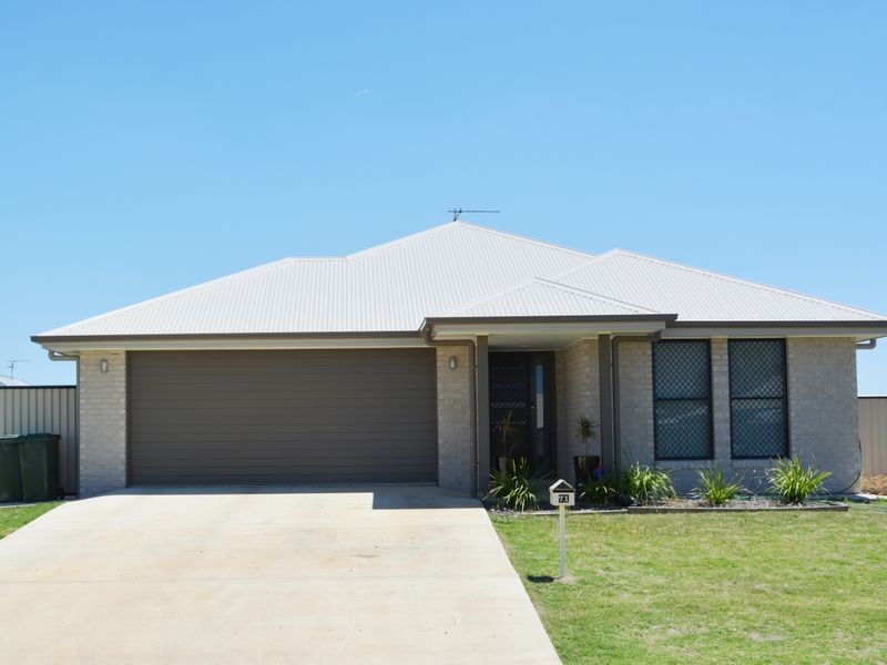 71 Taylor Street, Roma QLD 4455