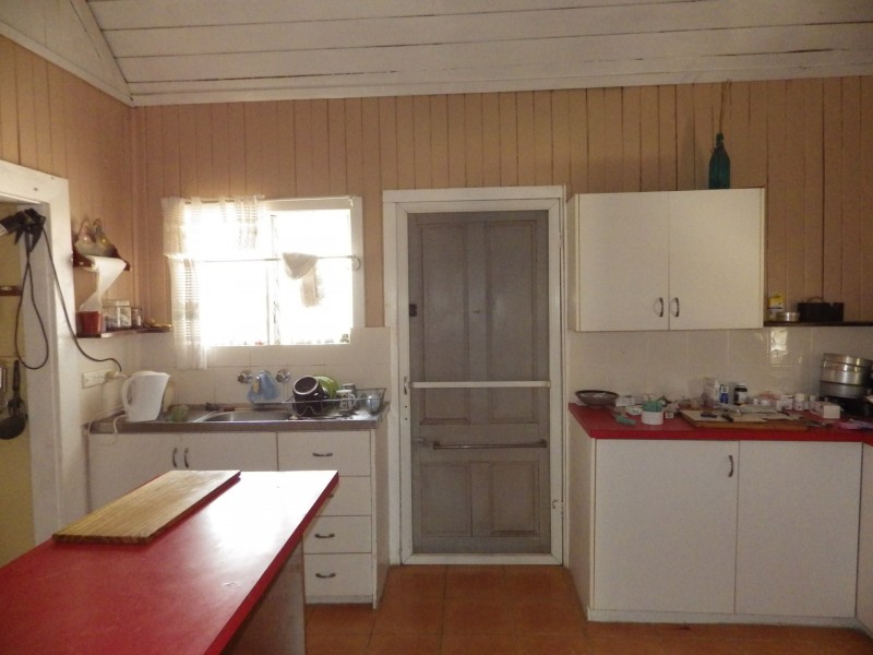 52 William Street, Surat QLD 4417