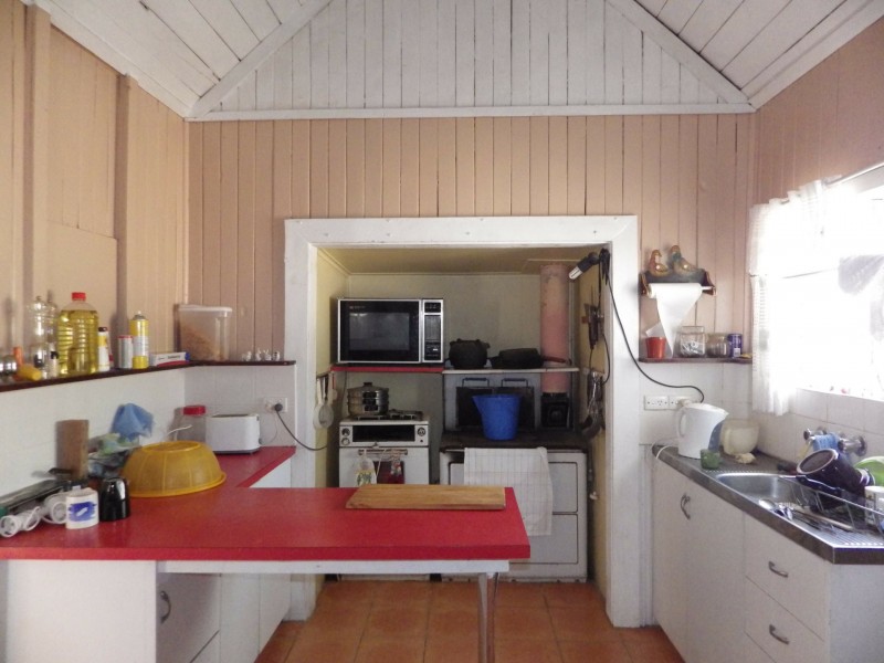 52 William Street, Surat QLD 4417