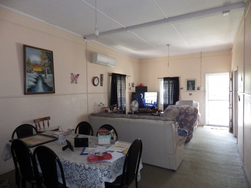 52 William Street, Surat QLD 4417