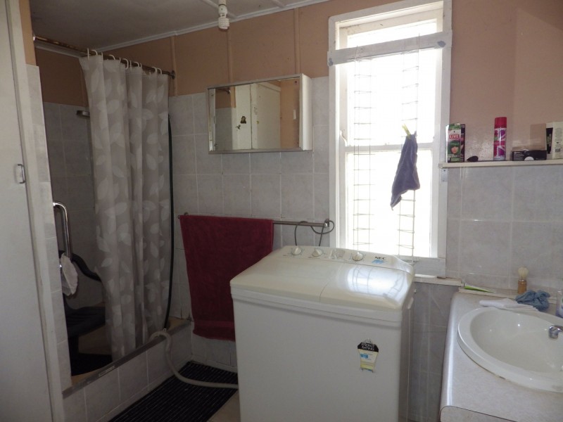 52 William Street, Surat QLD 4417