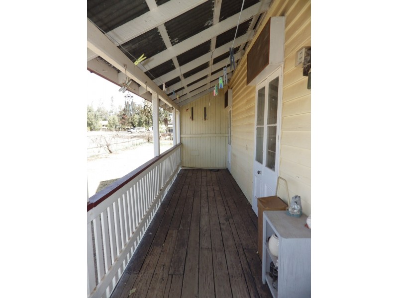 52 William Street, Surat QLD 4417