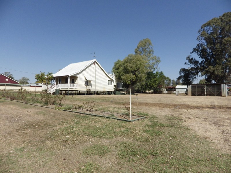 52 William Street, Surat QLD 4417