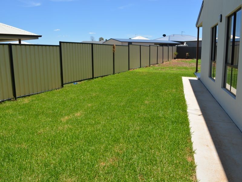 17 Beetson Drive, Roma QLD 4455