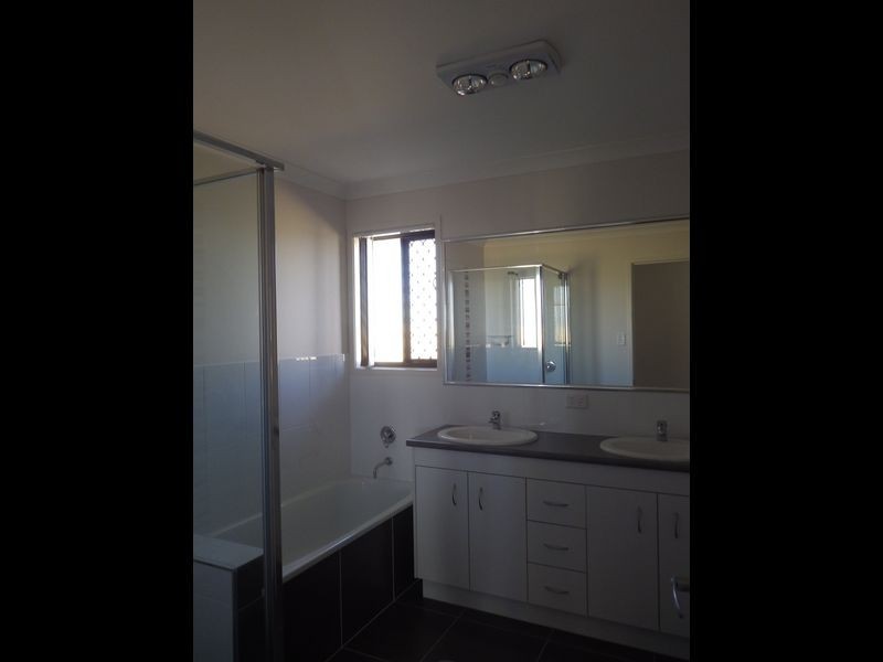 21 Bromeliad Circuit, Roma QLD 4455
