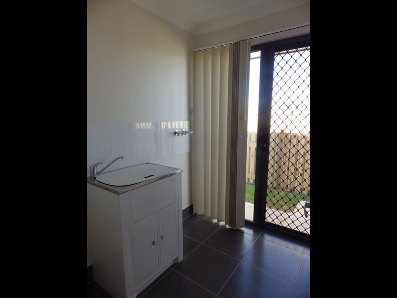21 Bromeliad Circuit, Roma QLD 4455