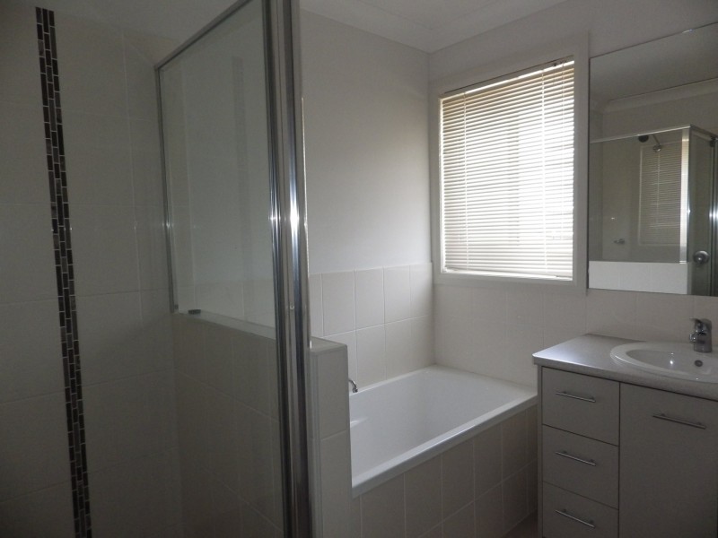 12 Lomandra Avenue, Roma QLD 4455