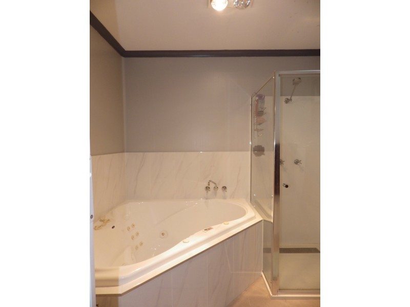 32 Derry Street, Roma QLD 4455