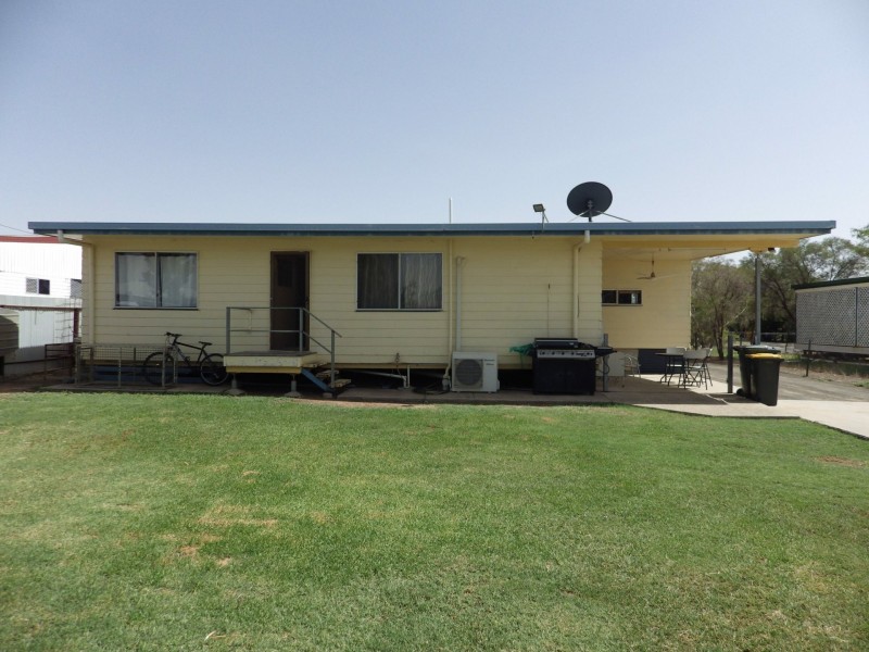 32 Derry Street, Roma QLD 4455