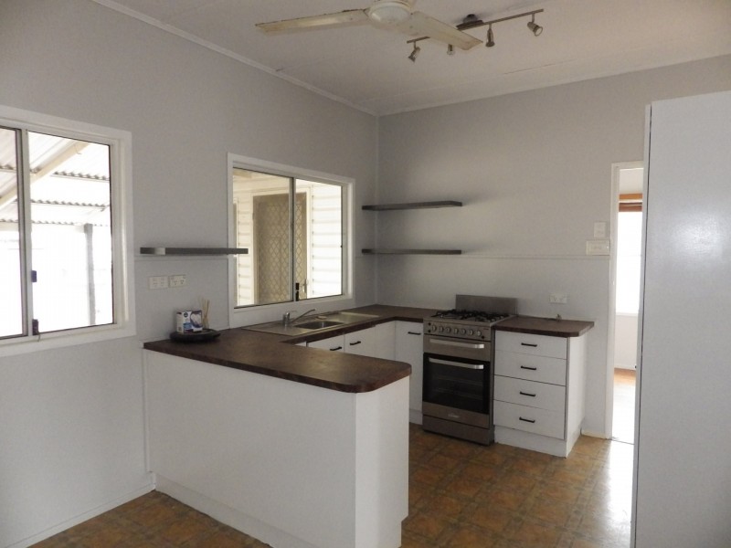 15 Wright Street, Roma QLD 4455